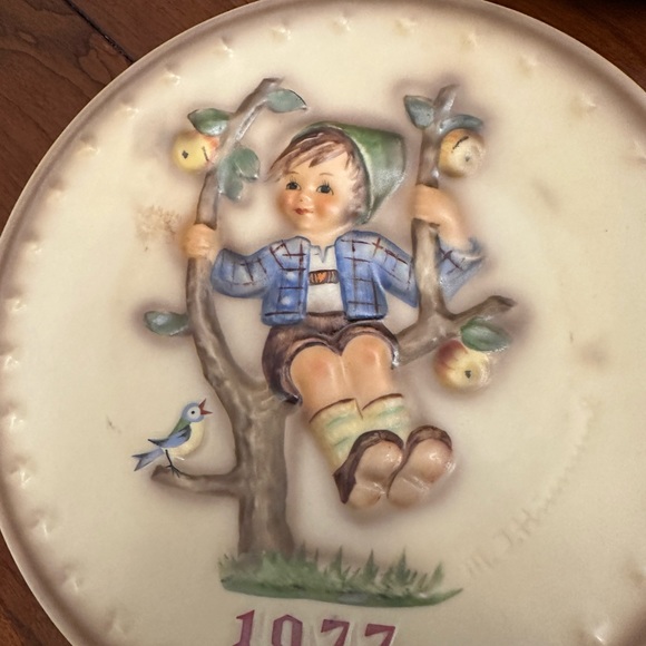 Six Hummel Collector Plates - Picture 4 of 8